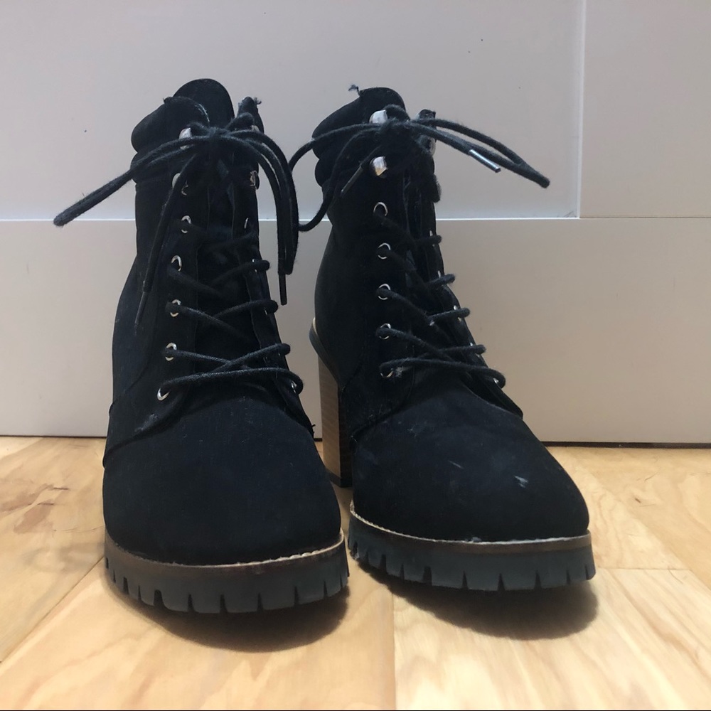 Black heeled boots
